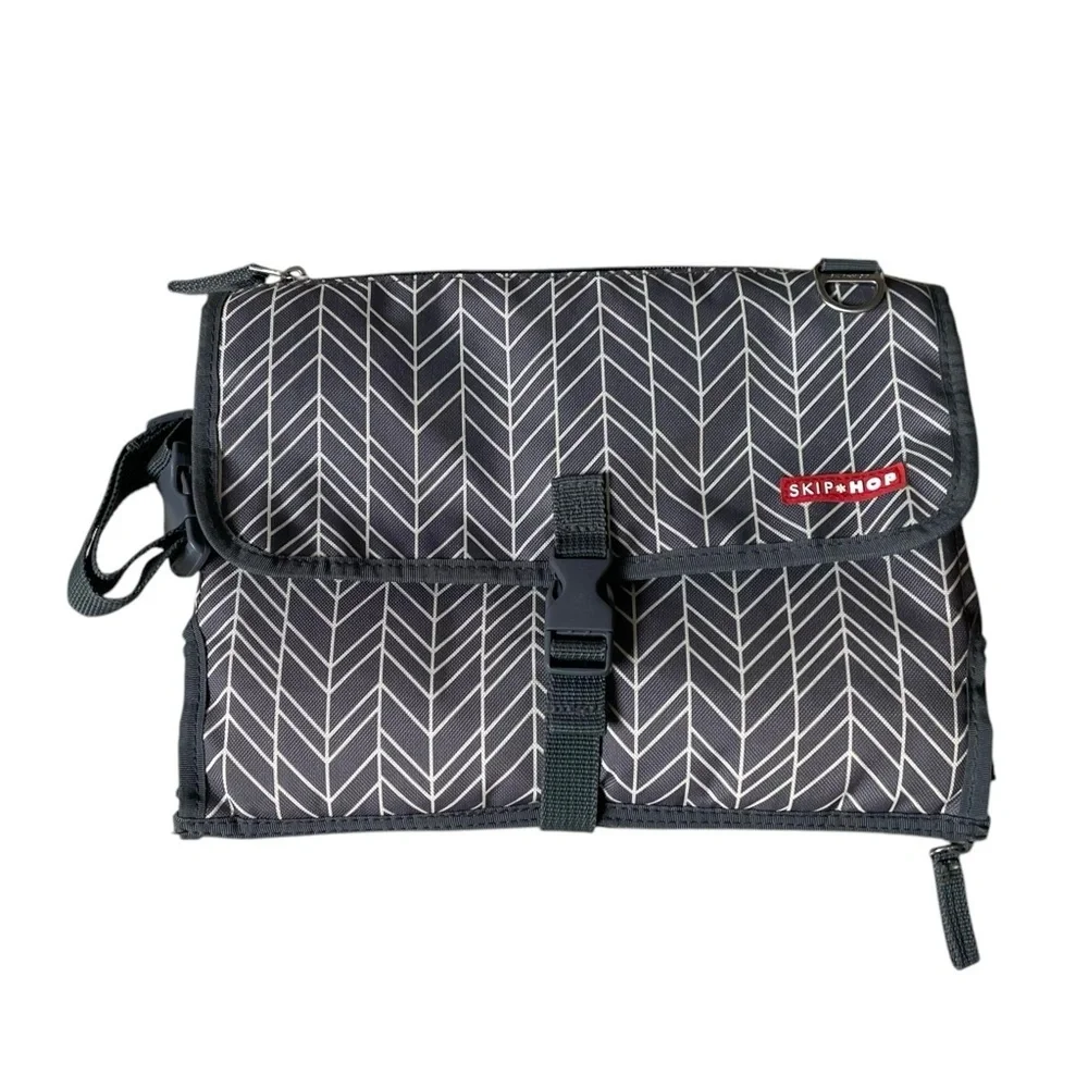 SKIP HOP Pronto Signature Portable Diaper Changing Station Bag